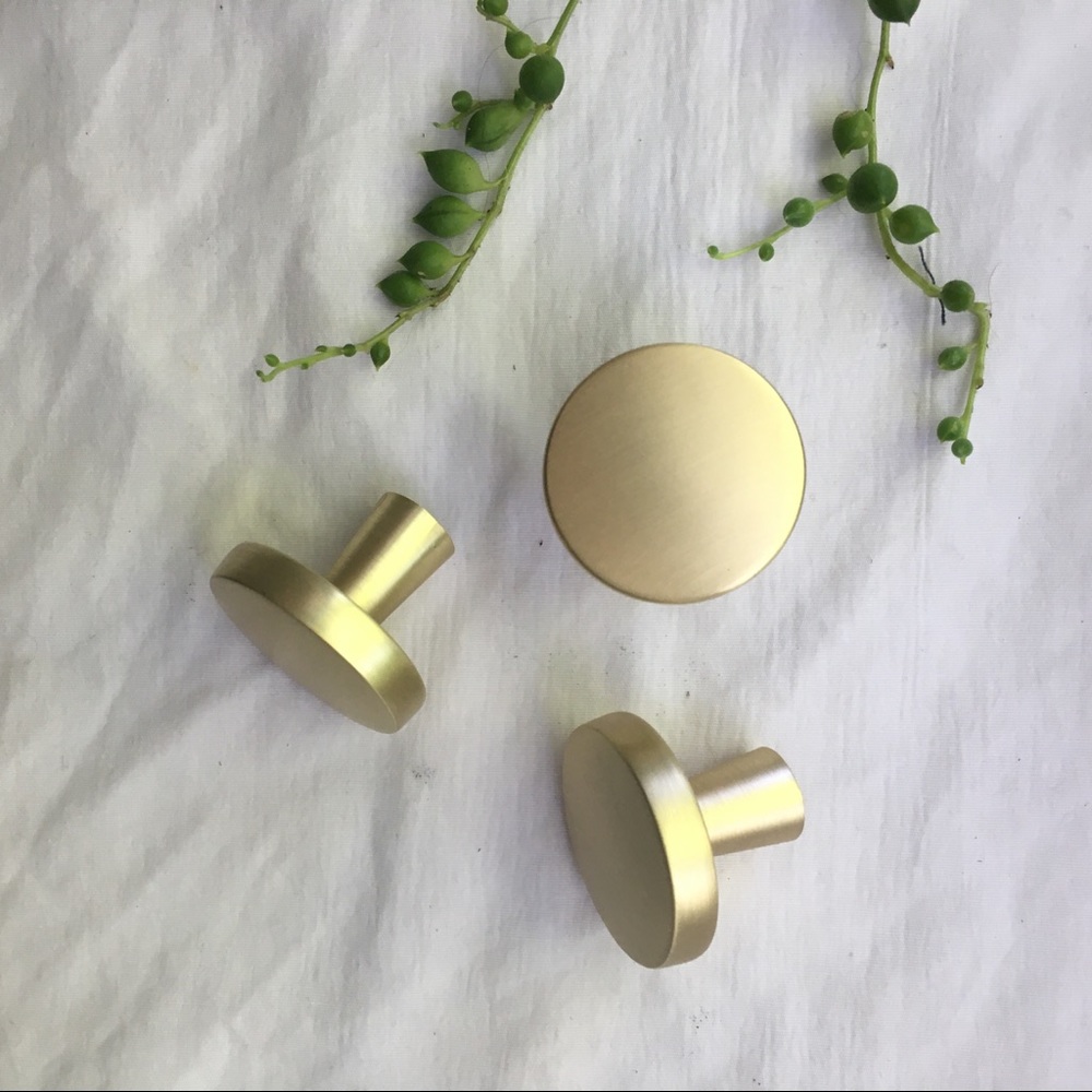 BRAND NEW Modern Drawer Knobs